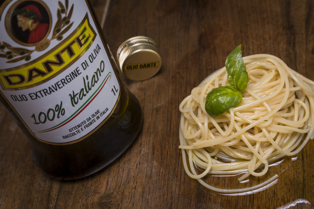 olio_dante_100_ambientata-1024x683.jpg olio_dante_100_ambientata-1024x683.jpg